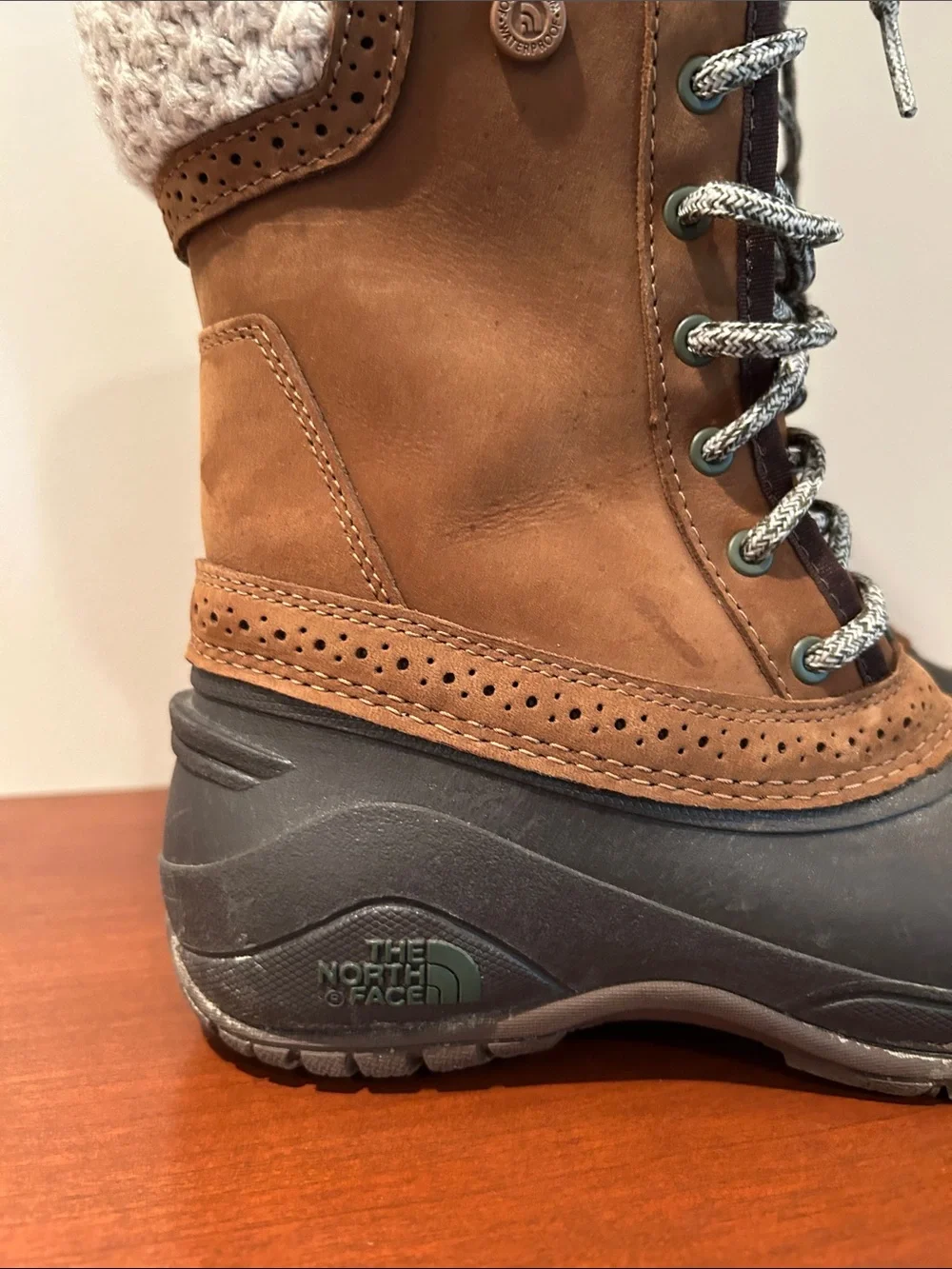 The North Face Women’s 6 Shellista II Winter Mid lace up boots